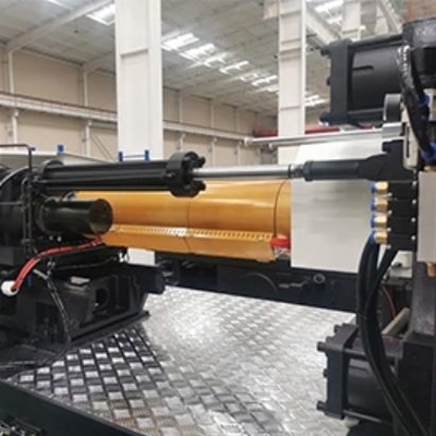 Efficiency Plastic Injection Molding Machine With Moving Platen